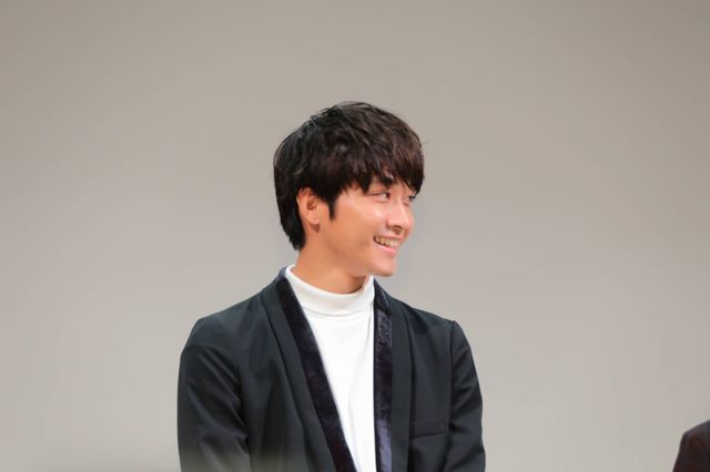 佐藤寛太＆藤本泉、笑顔で登場！『いのちスケッチ』完成披露試写会：フォトギャラリー