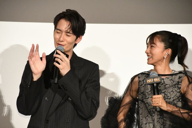 岡田将生、またおなかが鳴り泣き顔『ラストマイル』初日舞台挨拶（9枚目）