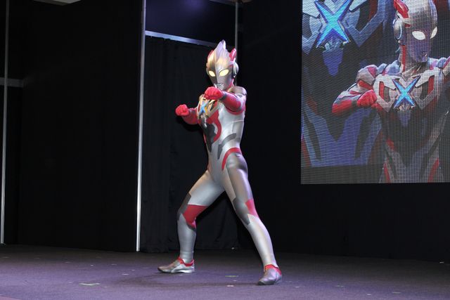 新たなウルトラマン「エックス」生お披露目！フォトギャラリー（3枚目）