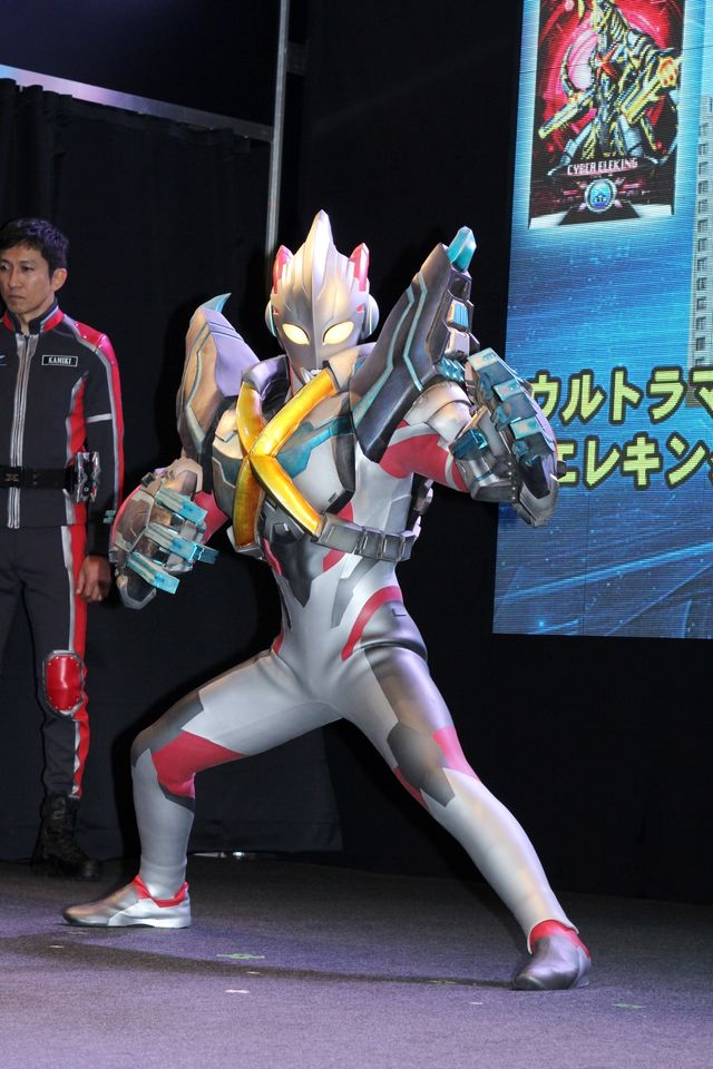 新たなウルトラマン「エックス」生お披露目！フォトギャラリー（4枚目）
