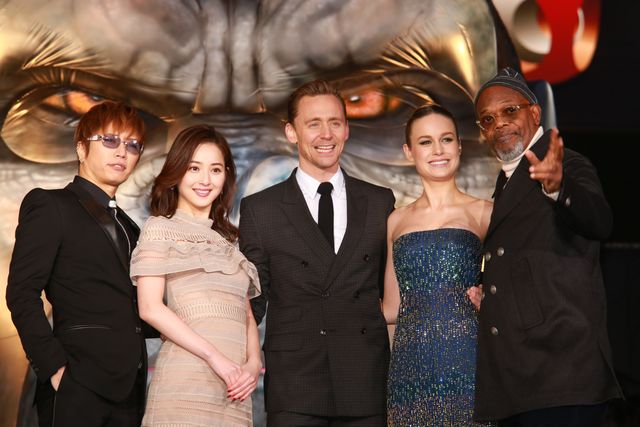 超優しい！サミュエル・L・ジャクソン、寒さに震えるブリー・ラーソンをいたわる：フォトギャラリー