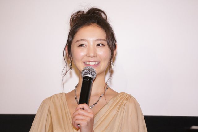 ボディービルダーがおのののかをお姫様だっこ！フォトギャラリー（5枚目）