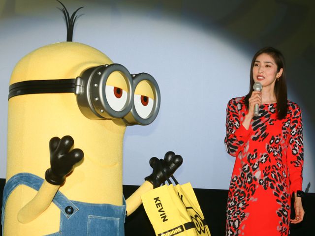 かわいい！ミニオンハイヒールを履く天海祐希フォトギャラリー（2枚目）