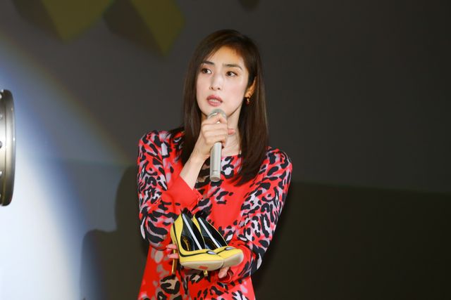 かわいい！ミニオンハイヒールを履く天海祐希フォトギャラリー（4枚目）