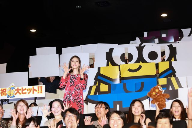 かわいい！ミニオンハイヒールを履く天海祐希フォトギャラリー（6枚目）