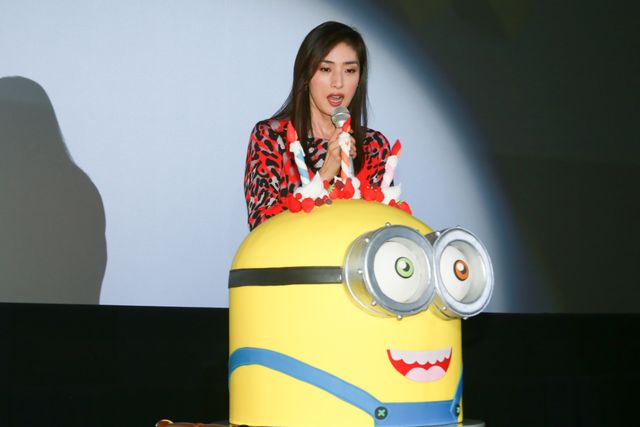 かわいい！ミニオンハイヒールを履く天海祐希フォトギャラリー（13枚目）