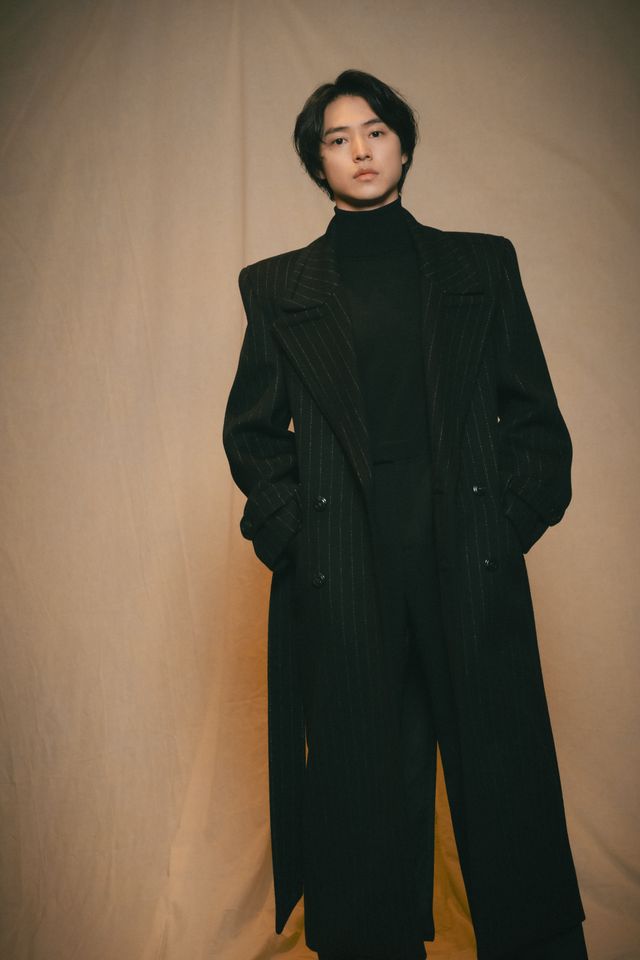 圧倒的美！山崎賢人、黒で魅せる…撮りおろし＜7枚＞（2枚目）