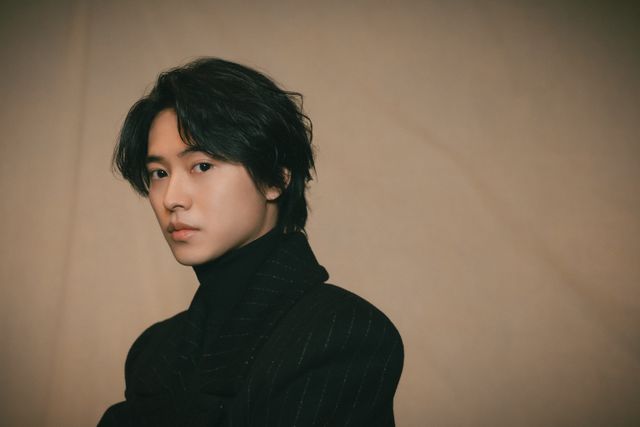 圧倒的美！山崎賢人、黒で魅せる…撮りおろし＜7枚＞（5枚目）