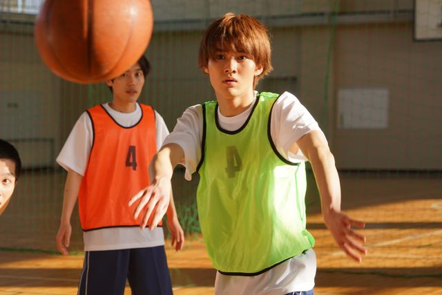 中本悠太、川西拓実、藤岡真威人、桜田通がクールドジ男子役！ドラマ25「クールドジ男子」初回場面カット（3枚目）