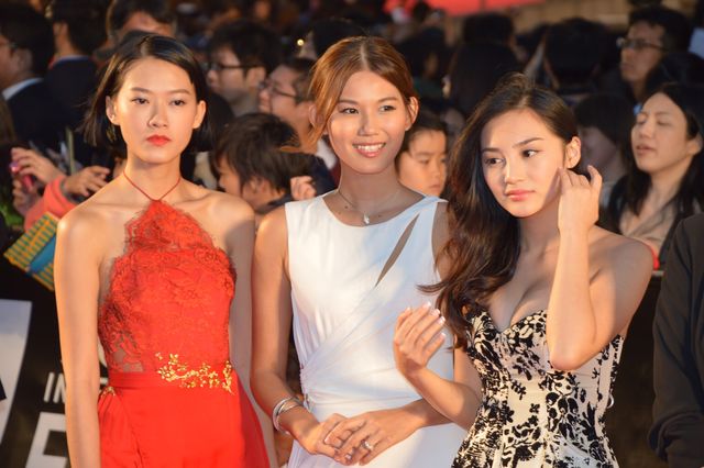 ぱるる、白のふわふわドレス！レッドカーペットが大歓声に包まれる！フォトギャラリー2（14枚目）