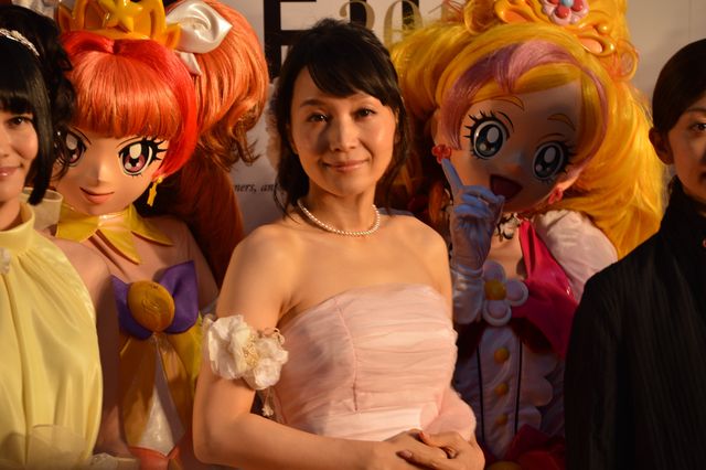 ぱるる、白のふわふわドレス！レッドカーペットが大歓声に包まれる！フォトギャラリー2（29枚目）