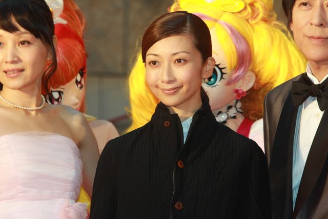 ぱるる、白のふわふわドレス！レッドカーペットが大歓声に包まれる！フォトギャラリー2（42枚目）