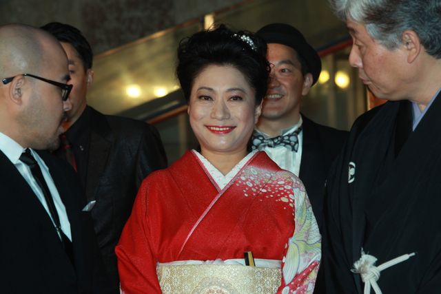 ぱるる、白のふわふわドレス！レッドカーペットが大歓声に包まれる！フォトギャラリー2（43枚目）