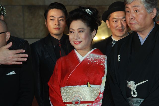 ぱるる、白のふわふわドレス！レッドカーペットが大歓声に包まれる！フォトギャラリー2（45枚目）