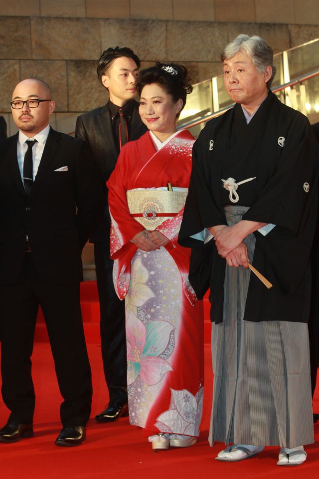 ぱるる、白のふわふわドレス！レッドカーペットが大歓声に包まれる！フォトギャラリー2（47枚目）