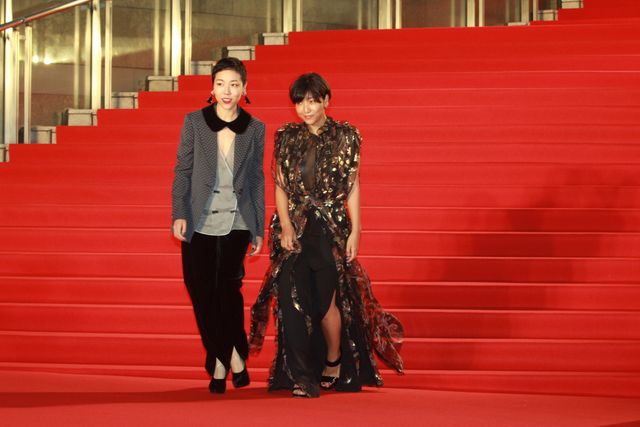 ぱるる、白のふわふわドレス！レッドカーペットが大歓声に包まれる！フォトギャラリー2（57枚目）