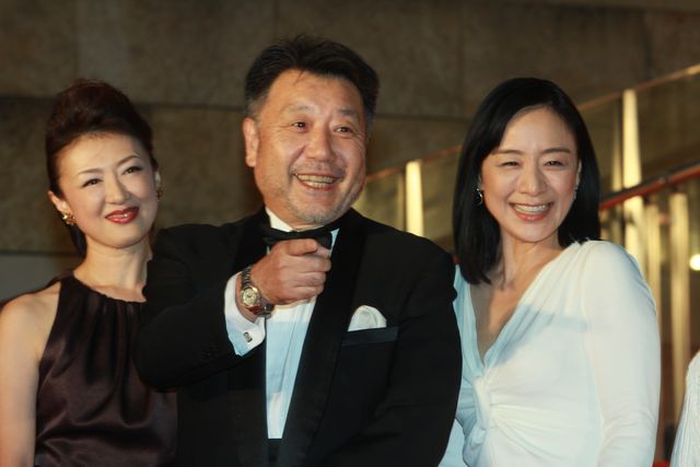 ぱるる、白のふわふわドレス！レッドカーペットが大歓声に包まれる！フォトギャラリー2（61枚目）