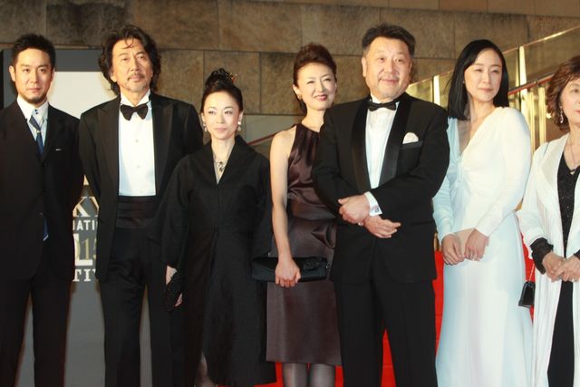 ぱるる、白のふわふわドレス！レッドカーペットが大歓声に包まれる！フォトギャラリー2（62枚目）