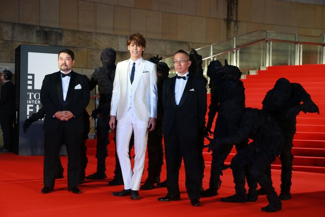 ぱるる、白のふわふわドレス！レッドカーペットが大歓声に包まれる！フォトギャラリー2（66枚目）