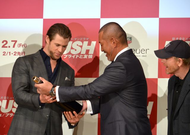 クリス・ヘムズワース＆ダニエル・ブリュールが鏡開き！フォトギャラリー（4枚目）