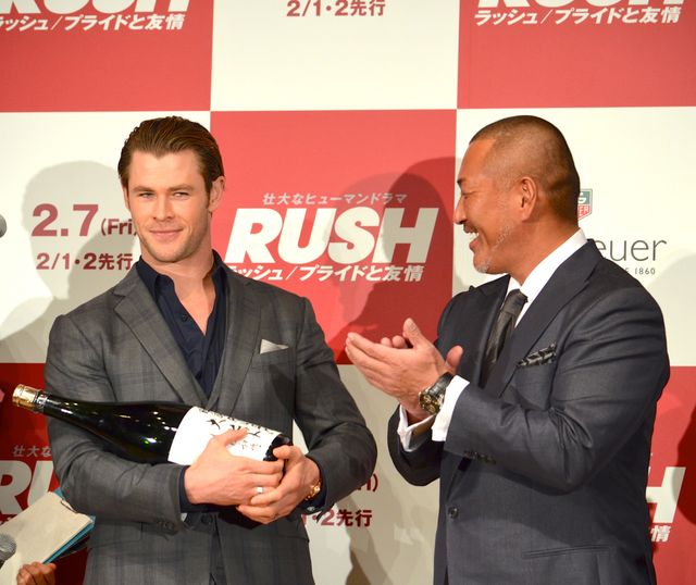 クリス・ヘムズワース＆ダニエル・ブリュールが鏡開き！フォトギャラリー（7枚目）