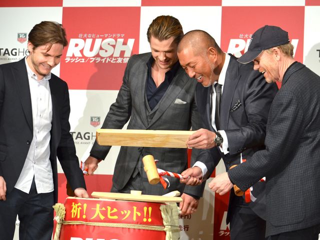 クリス・ヘムズワース＆ダニエル・ブリュールが鏡開き！フォトギャラリー（8枚目）