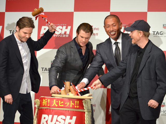 クリス・ヘムズワース＆ダニエル・ブリュールが鏡開き！フォトギャラリー（9枚目）