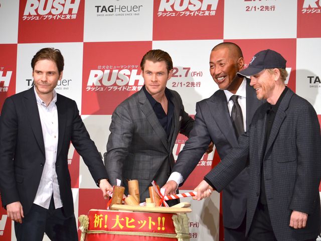 クリス・ヘムズワース＆ダニエル・ブリュールが鏡開き！フォトギャラリー（10枚目）