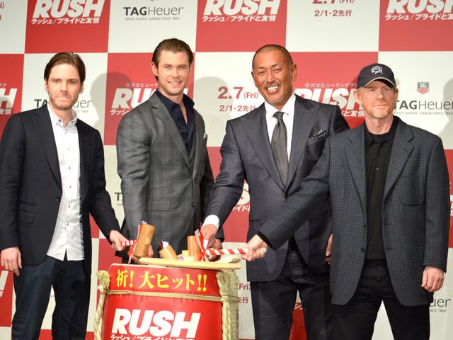 クリス・ヘムズワース＆ダニエル・ブリュールが鏡開き！フォトギャラリー（11枚目）