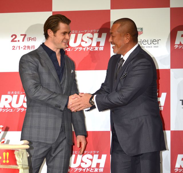 クリス・ヘムズワース＆ダニエル・ブリュールが鏡開き！フォトギャラリー（13枚目）