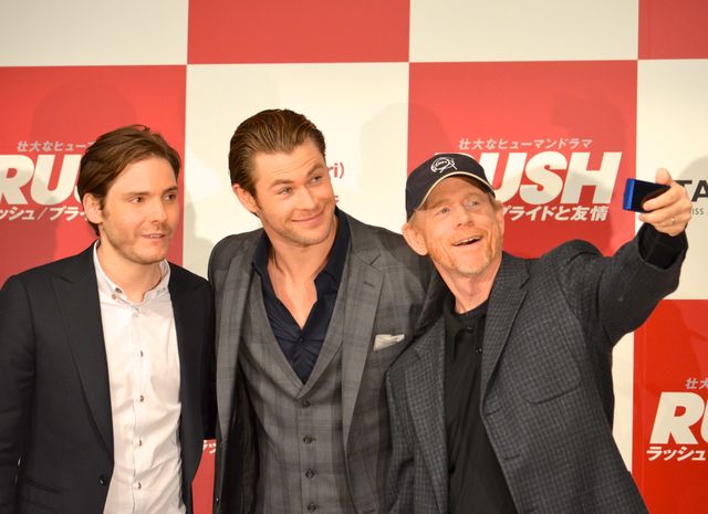 クリス・ヘムズワース＆ダニエル・ブリュールが鏡開き！フォトギャラリー（19枚目）