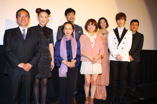 元モー娘。市井紗耶香、ミニスカートで登壇した舞台あいさつ写真ギャラリー（5枚目）