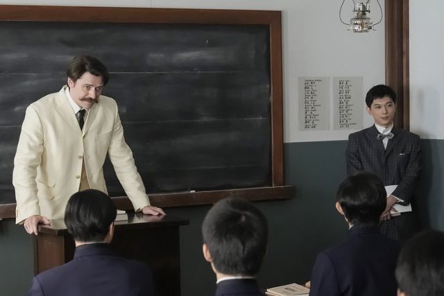 ヘブン（トミー・バストウ）の初授業は…朝ドラ「ばけばけ」第6週「ドコ、モ、ジゴク。」第26回：フォトギャラリー