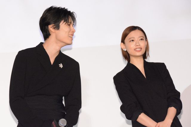 杉咲花、萩原利久ら黒スーツが超クール！『朽ちないサクラ』公開記念舞台挨拶（2枚目）