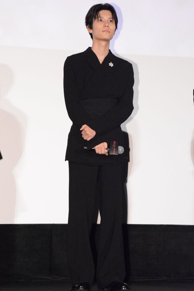 杉咲花、萩原利久ら黒スーツが超クール！『朽ちないサクラ』公開記念舞台挨拶（12枚目）