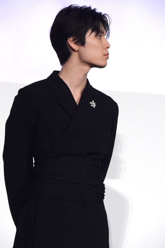 杉咲花、萩原利久ら黒スーツが超クール！『朽ちないサクラ』公開記念舞台挨拶（16枚目）