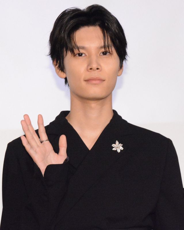 杉咲花、萩原利久ら黒スーツが超クール！『朽ちないサクラ』公開記念舞台挨拶（18枚目）