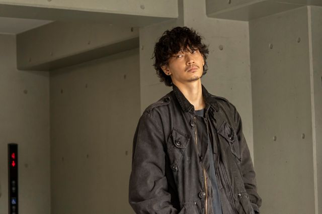 衝撃の初回からの！綾野剛、千葉雄大ら「アバランチ」2話場面写真（2枚目）