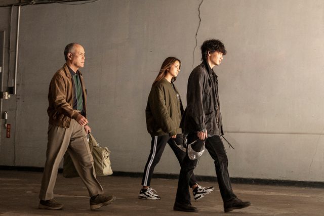 衝撃の初回からの！綾野剛、千葉雄大ら「アバランチ」2話場面写真（4枚目）