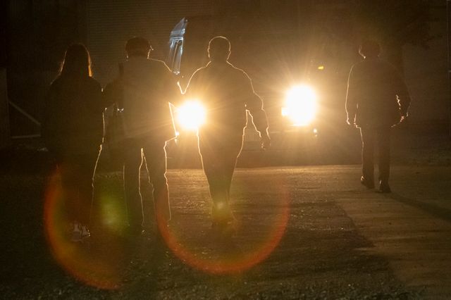 衝撃の初回からの！綾野剛、千葉雄大ら「アバランチ」2話場面写真（5枚目）