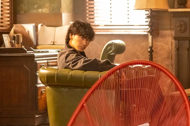 衝撃の初回からの！綾野剛、千葉雄大ら「アバランチ」2話場面写真（8枚目）