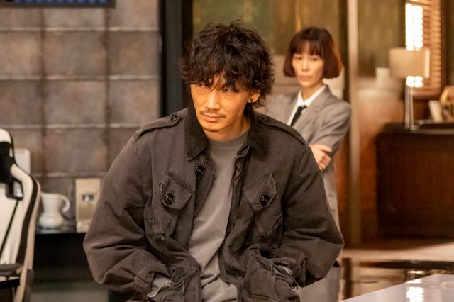 衝撃の初回からの！綾野剛、千葉雄大ら「アバランチ」2話場面写真（9枚目）