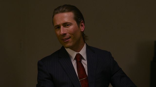 本当にグレン・パウエル？【七変化画像7枚】（6枚目）