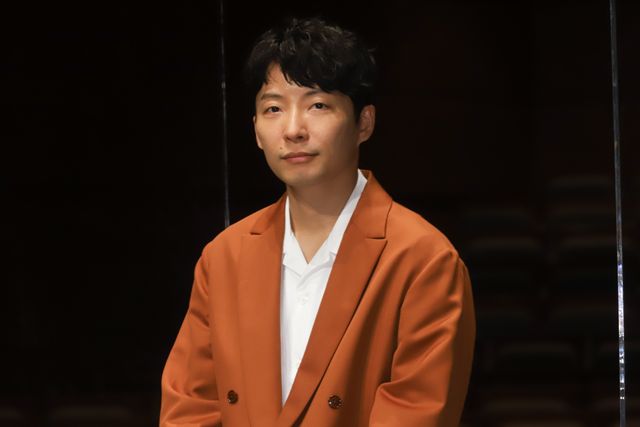 小栗旬＆星野源、スーツで登場！『罪の声』完成報告会（7枚目）