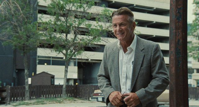 ディラン・ペンが美しい…『フラッグ・デイ　父を想う日』場面写真（2枚目）