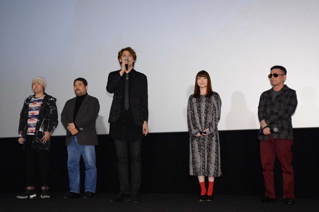 宮野真守＆花澤香菜がゴジラポーズ！映画『GODZILLA 怪獣惑星』公開記念舞台あいさつ（4枚目）