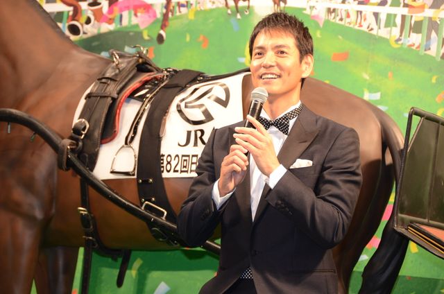 沢村一樹、“エロ男爵流”競馬必勝法を披露！フォトギャラリー（8枚目）