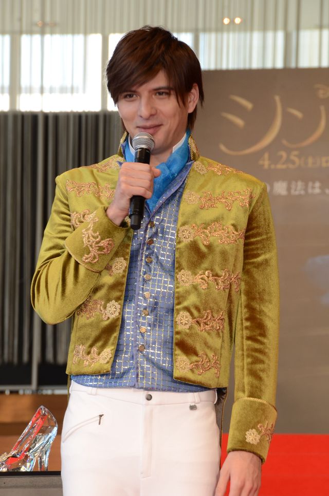 エスコート姿がかっこいい！『シンデレラ』エンドソングを生歌披露！フォトギャラリー（3枚目）