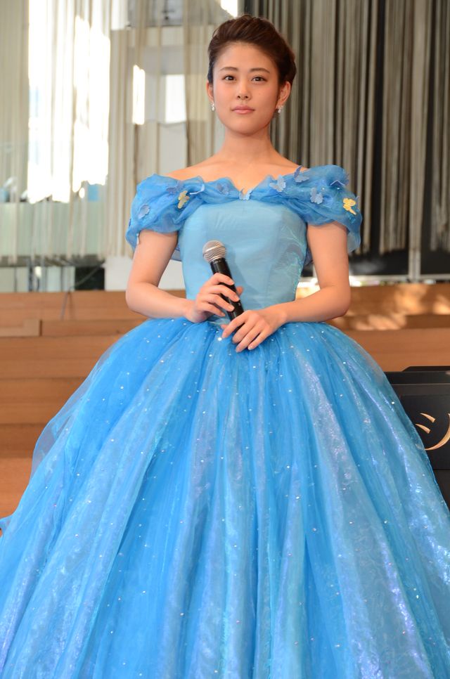 エスコート姿がかっこいい！『シンデレラ』エンドソングを生歌披露！フォトギャラリー（4枚目）