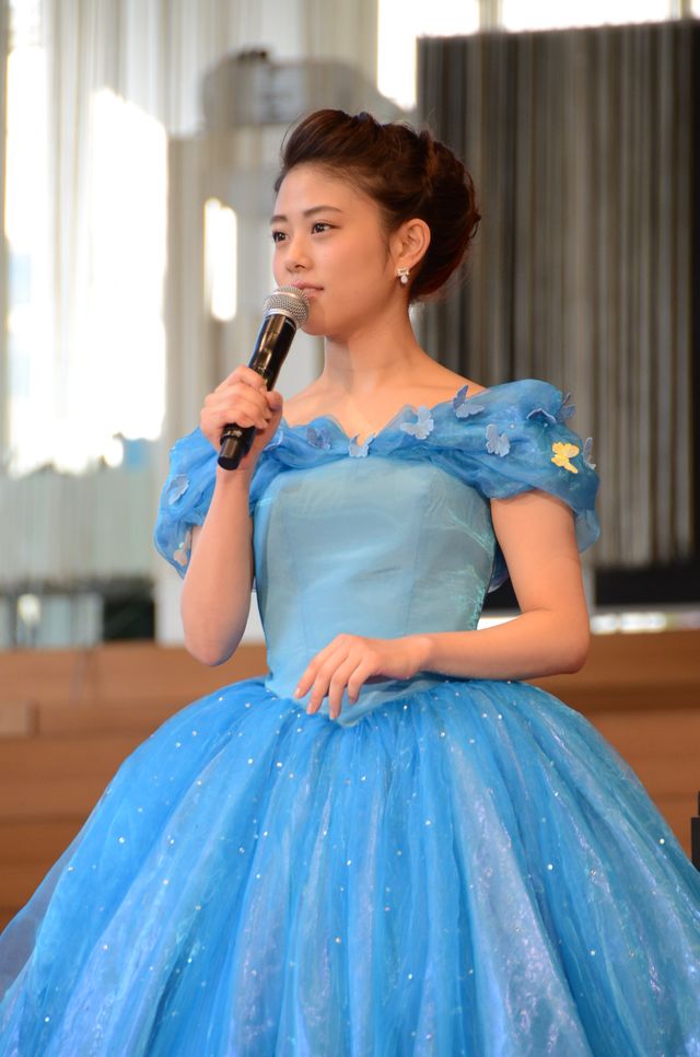 エスコート姿がかっこいい！『シンデレラ』エンドソングを生歌披露！フォトギャラリー（5枚目）